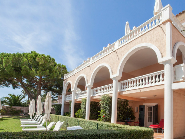 1 nuit les pieds dans l’eau et champagne à l'hôtel Les Mouettes **** à Ajaccio