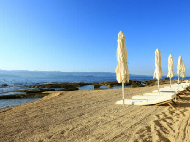 1 nuit les pieds dans l’eau et champagne à l'hôtel Les Mouettes **** à Ajaccio