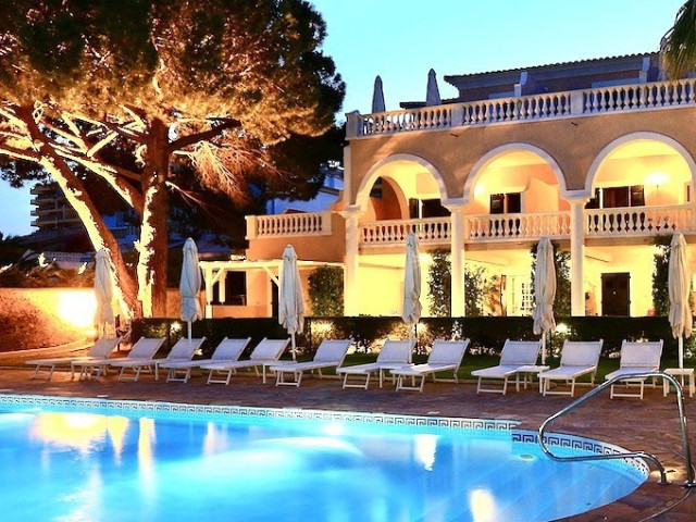 1 nuit les pieds dans l’eau et champagne à l'hôtel Les Mouettes **** à Ajaccio