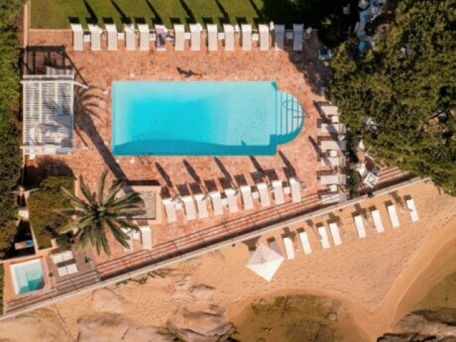 1 nuit les pieds dans l’eau et champagne à l'hôtel Les Mouettes **** à Ajaccio