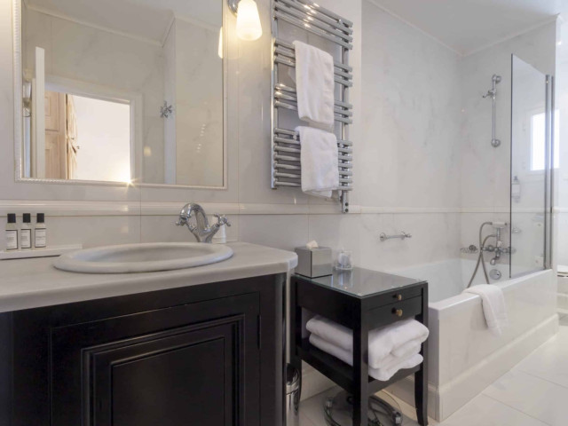 1 nuit les pieds dans l’eau et champagne à l'hôtel Les Mouettes **** à Ajaccio