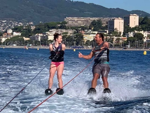 1 tour de ski nautique/wakeboard avec Waterplay Campomoro