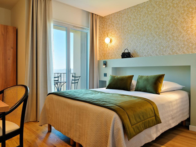 1 nuit à Hôtel Les Roches *** à Sartène