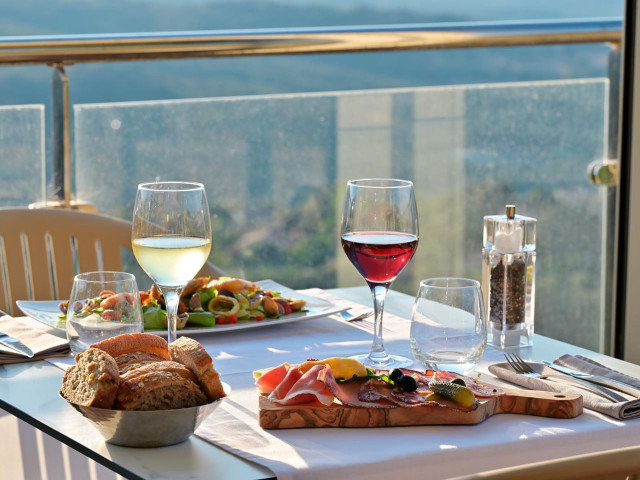 1 nuit à Hôtel Les Roches *** à Sartène