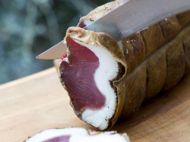 Visite et dégustation de charcuterie Ghjuvan Carlu Albertini à Casinca pour 4 personnes