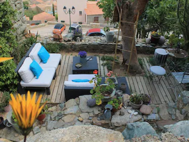 1 nuit dans une chambre façon grotte à Corbara avec Kiffemu