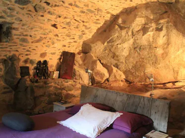 1 nuit dans une chambre façon grotte à Corbara avec Kiffemu