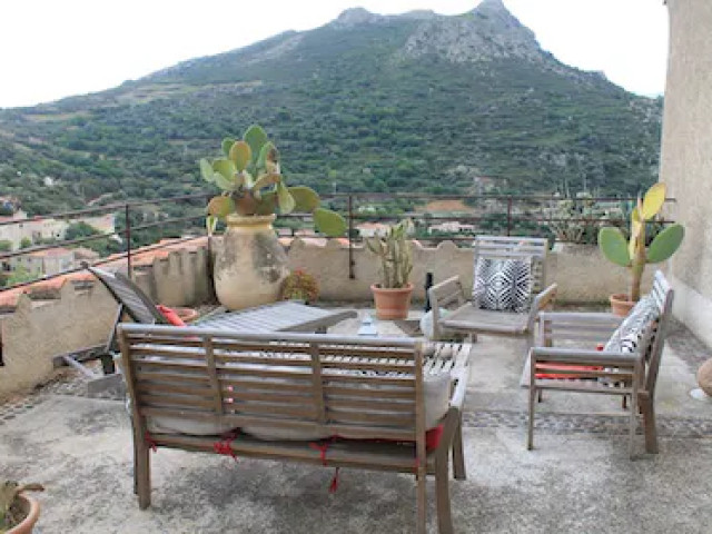 1 nuit dans une chambre façon grotte à Corbara avec Kiffemu