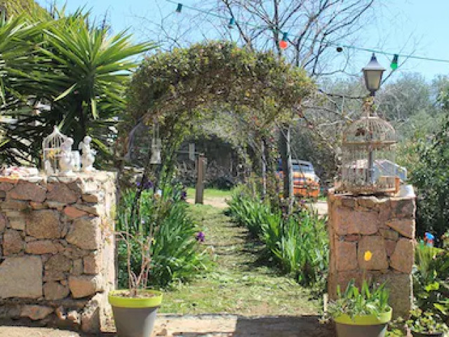 1 nuit dans un ancien couvent grec, ferme avec piscine à Cargèse avec Kiffemu