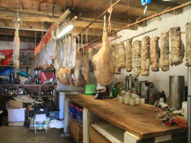 1 nuit dans un ancien couvent grec, ferme avec piscine à Cargèse avec Kiffemu