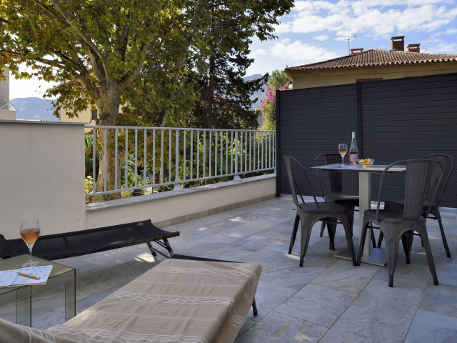 1 nuit au coeur de la ville avec terrasse  à l'hôtel Casa Bianca *** à Calvi