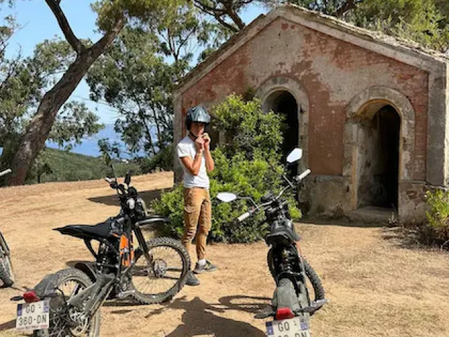Randonnée en moto électrique de 2h30 à Pietrosella avec Kiffemu