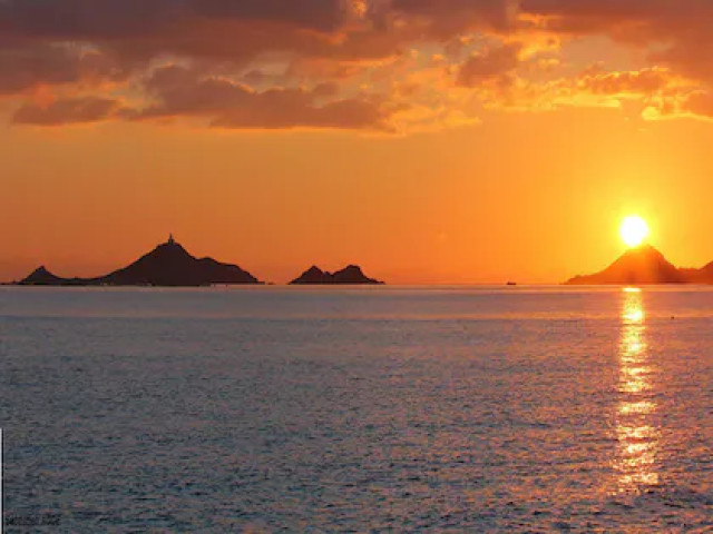 Balade en bateau de 2h au coucher de soleil à Ajaccio avec Kiffemu