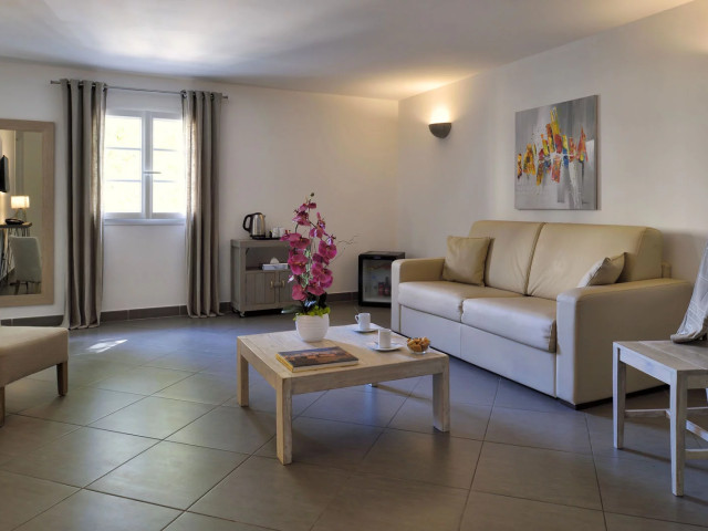 1 nuit en suite au coeur de la ville à l'hôtel Casa Bianca *** à Calvi