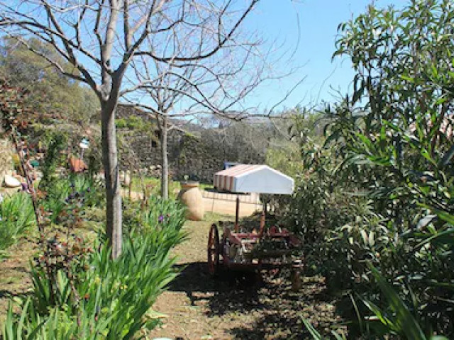 1 nuit dans une roulotte dans une ferme à Cargèse avec Kiffemu