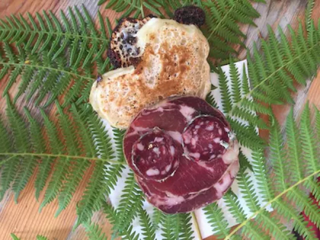 Balade et repas à la ferme dans une châtaigneraie à Murato avec Kiffemu