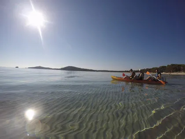 Promenade guidée avec dégustation en kayak à Porto Vecchio avec Kiffemu