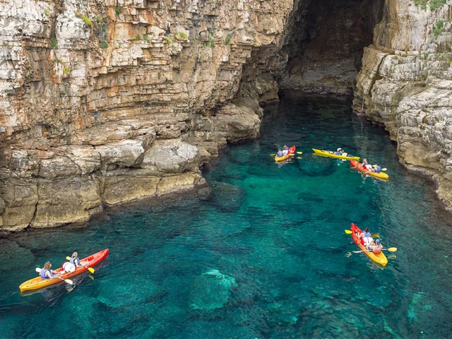 Promenade guidée avec dégustation en kayak à Porto Vecchio avec Kiffemu