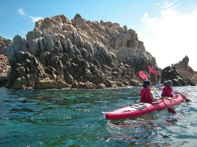 Promenade guidée avec dégustation en kayak à Porto Vecchio avec Kiffemu