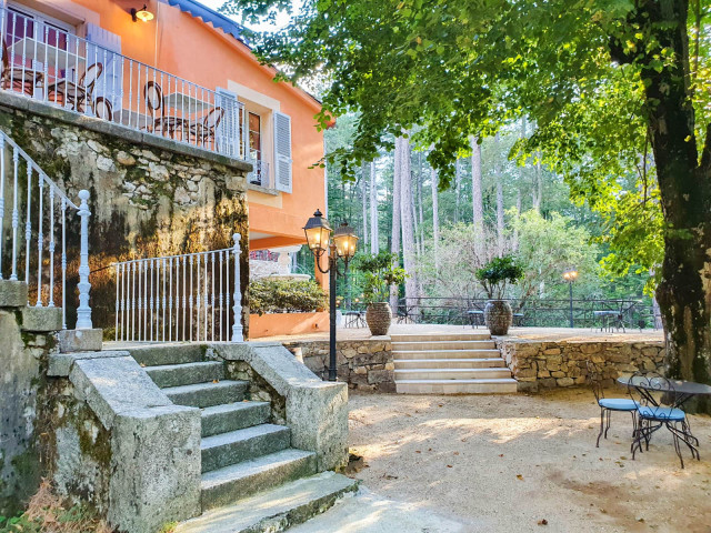 1 nuit dans votre hôtel de charme U Castellu **** au coeur de la foret à Vizzavona