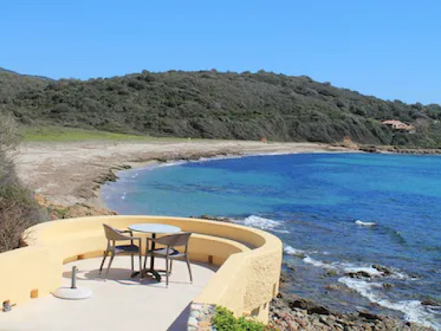 1 nuit et location de kayak dans une tour à Cargèse avec Kiffemu