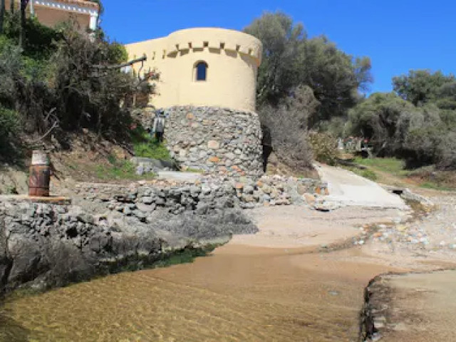 1 nuit et location de kayak dans une tour à Cargèse avec Kiffemu
