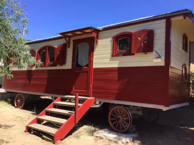 1 nuit avec petit déjeuner dans un ancien couvent grec à Cargèse avec Kiffemu