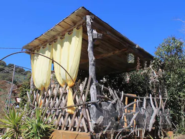 1 nuit avec petit déjeuner dans un ancien couvent grec à Cargèse avec Kiffemu