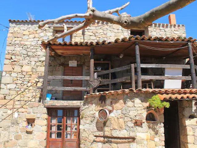 1 nuit avec petit déjeuner dans un ancien couvent grec à Cargèse avec Kiffemu