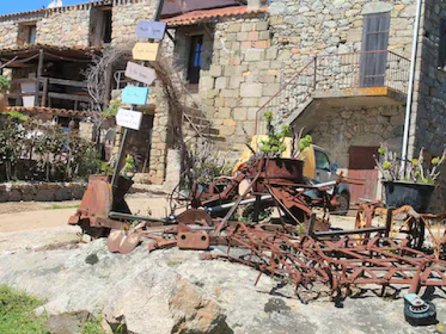 1 nuit avec petit déjeuner dans une roulotte dans une ferme à Cargèse avec Kiffemu
