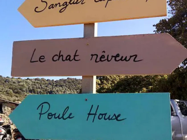 1 nuit avec petit déjeuner dans une roulotte dans une ferme à Cargèse avec Kiffemu