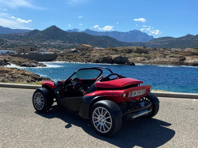 Balade de 2h en Roadster avec bouteille de champagne en Balagne avec Kiffemu
