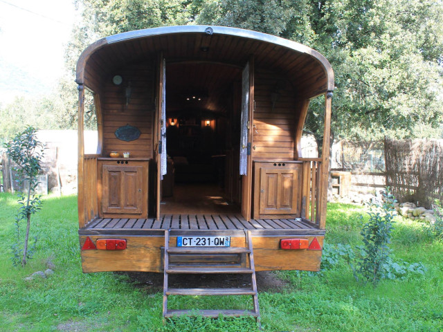 1 nuit dans une roulotte de 2 à 4 personnes à Moltifao avec Kiffemu