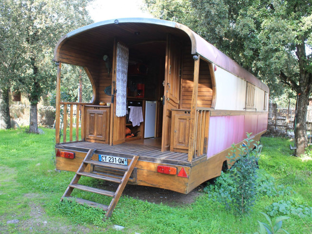 2 nuits dans une roulotte de 2 à 4 personnes à Moltifao avec Kiffemu