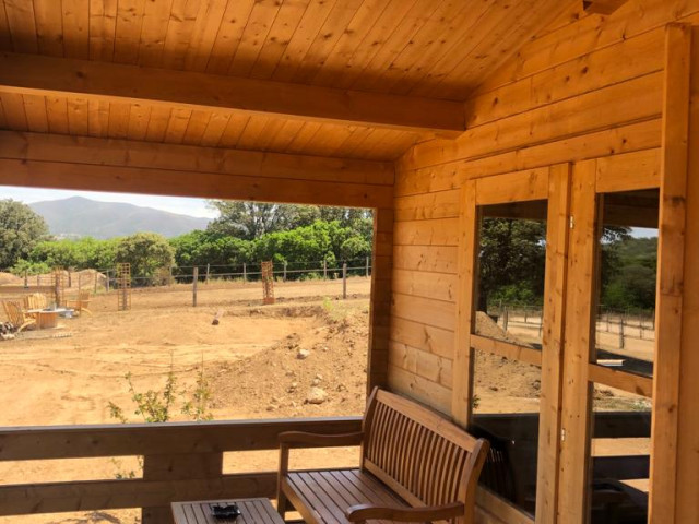 1 nuit dans un chalet dans un haras de chevaux à Occhiatana avec Kiffemu