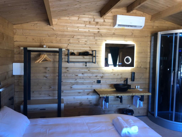 1 nuit dans un chalet dans un haras de chevaux à Occhiatana avec Kiffemu