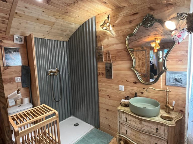 1 nuit dans une roulotte près d’une rivière à Zonza  pour 2 personnes avec Kiffemu