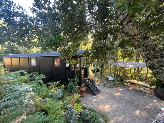 1 nuit dans une roulotte près d’une rivière à Zonza  pour 2 personnes avec Kiffemu