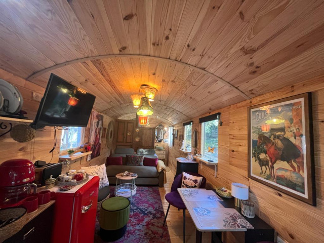 1 nuit dans une roulotte près d’une rivière à Zonza  pour 2 personnes avec Kiffemu