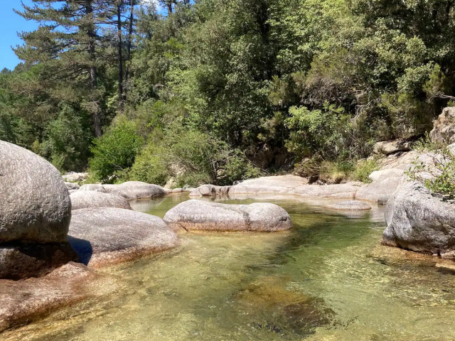 1 nuit dans une roulotte près d’une rivière à Zonza  pour 2 personnes avec Kiffemu