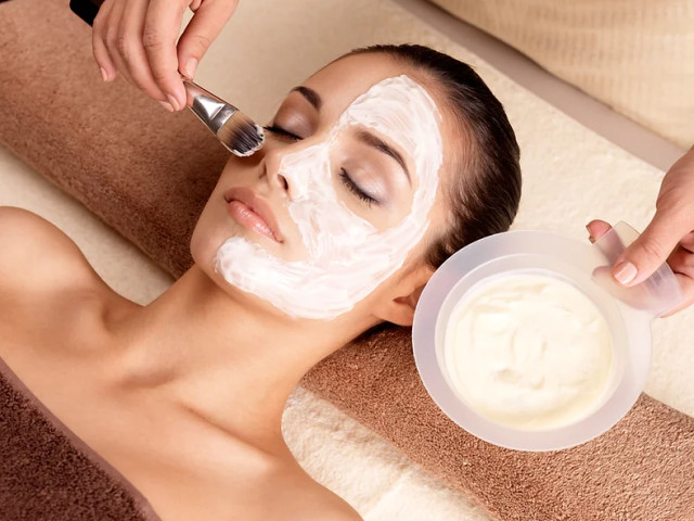 Beauté des cils chez Nicole Esthétique Spa à Sisco