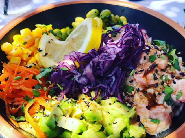 Lunch en bord de piscine au Bella Vista à Porticcio