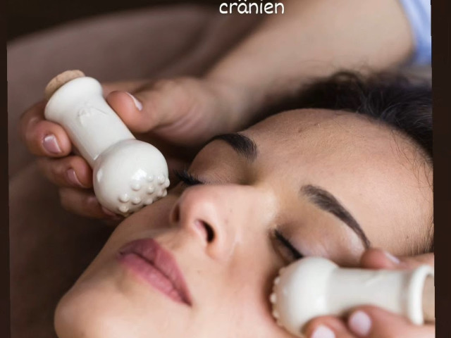 Massage relaxant des pieds à l'Éveil des Sens à Oletta