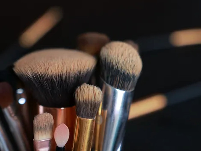 Pose de semi permanent mains et pieds à Istellia à Poggio Mezzana