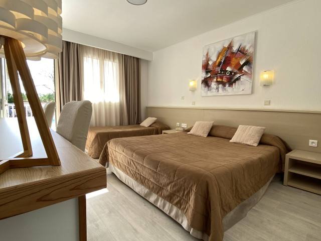 1 nuit en chambre double au plein cœur d'Aleria à L'Empereur hôtel