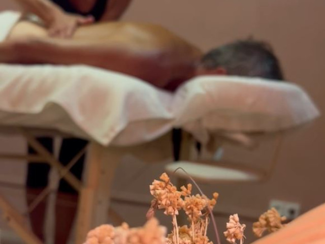 Massage corps complet "Bien-être holistique" à domicile avec Zen i Gatti en Balagne