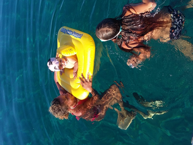 Découverte en bateau de la Costa Verde avec randonnée palmée chez Costa Verde Loisirs