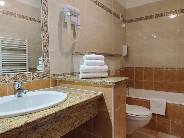 1 nuit en chambre luxe à l'hôtel L'Atrachjata *** à Aléria