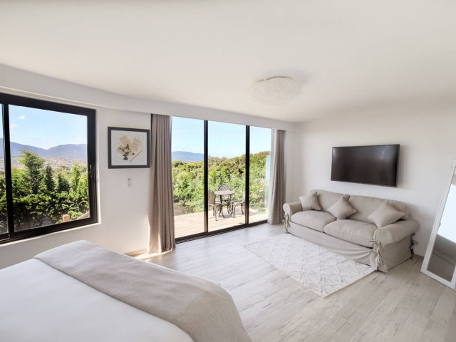 1 nuit en Suite Junior à l'Hostellerie du Moulin des Oliviers ***** & accès au Spa by Clarins à Olmeto plage