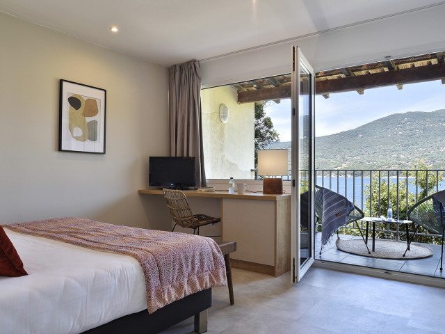 1 nuit pour 4 personnes à l'hôtel et restaurant Le Sampiero Corso *** à Propriano